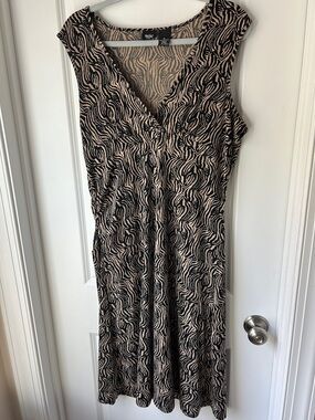 Mossimo Supply Co. Black and Beige Printed Sleeveless V-Neck Midi Dress